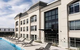 Apart France - Monoambiente con piscina y estacionamiento